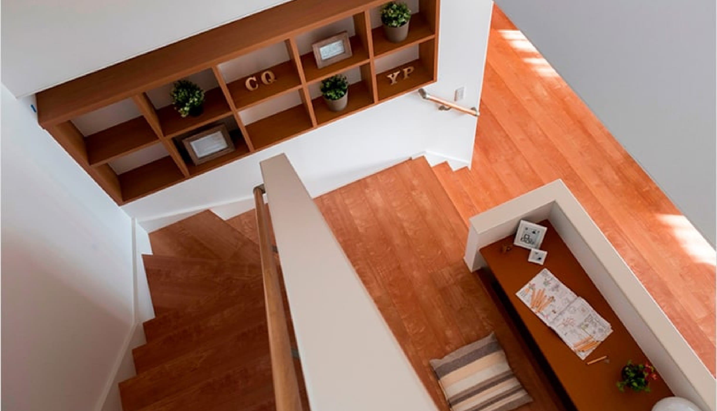 スキップフロアに設ければ、省スペースで落ち着きのDENが叶う