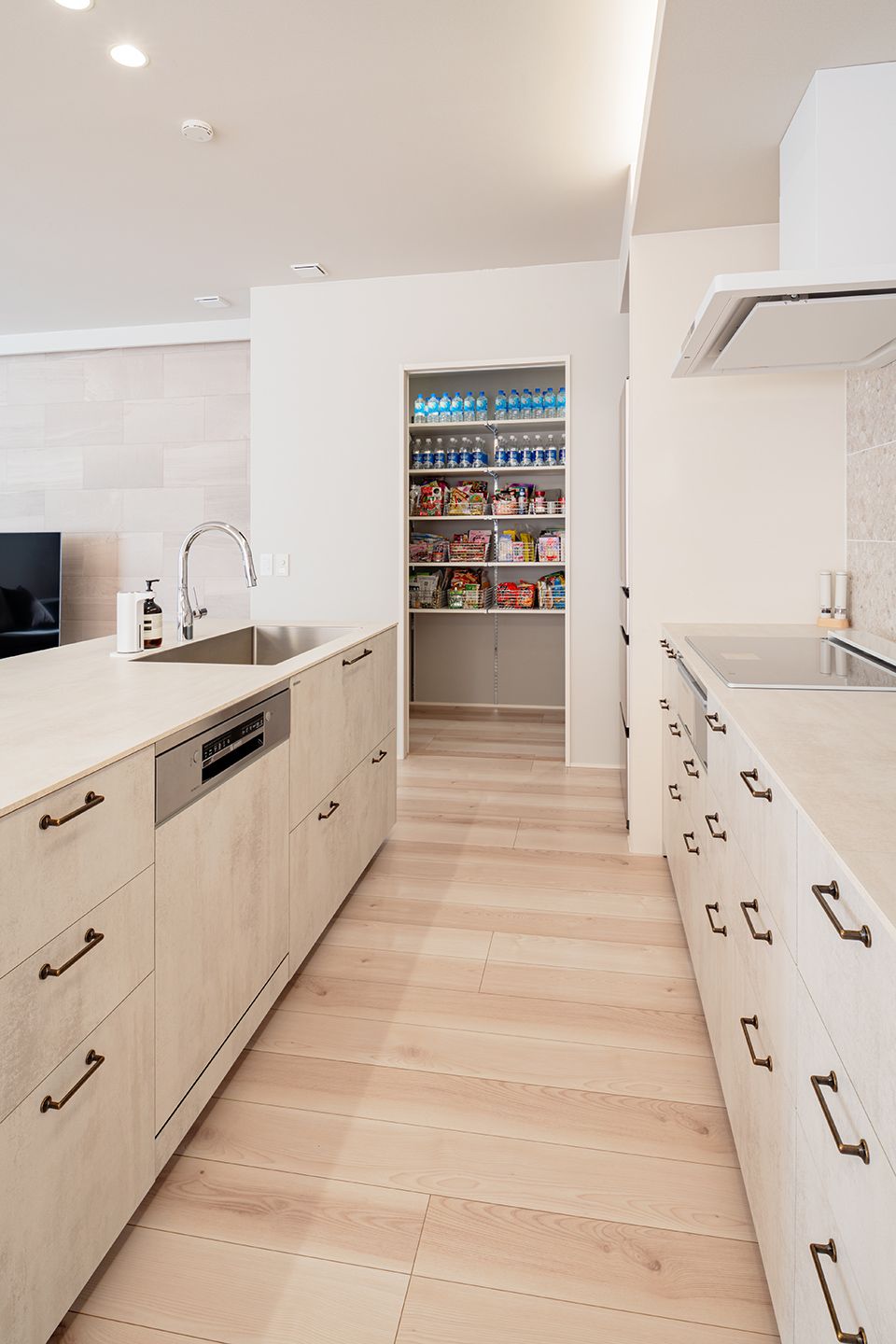 家事の効率化も備蓄も叶える、大容量パントリー。