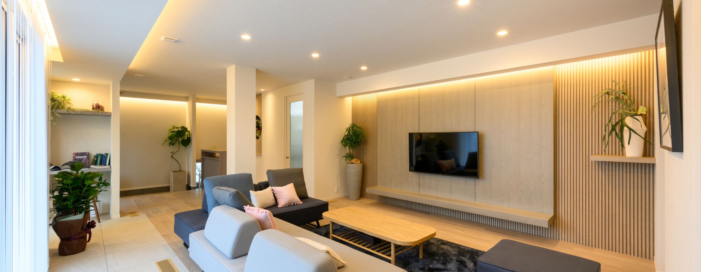 昭和展示場 - 中庭テラスを囲む、<br class="sm:inline">広がりのある暮らし