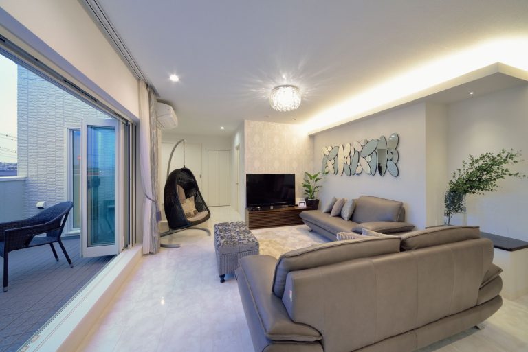 こだわりのインテリアに囲まれた事務所併用二世帯住宅