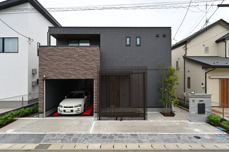 LDKを中心に良質な暮らしを育む、北欧風インテリアのガレージハウス