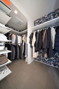 Walk-in Closet