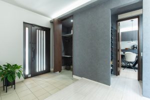 Entrance <br class="sm:hidden"><small>(A Family)</small>