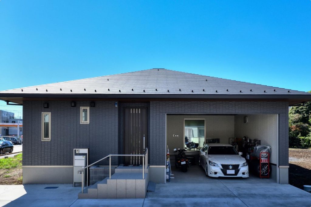 平屋にインナーガレージ（ビルトインガレージ）をつけるなら？メリット・デメリット、間取り設計のポイントを徹底解説