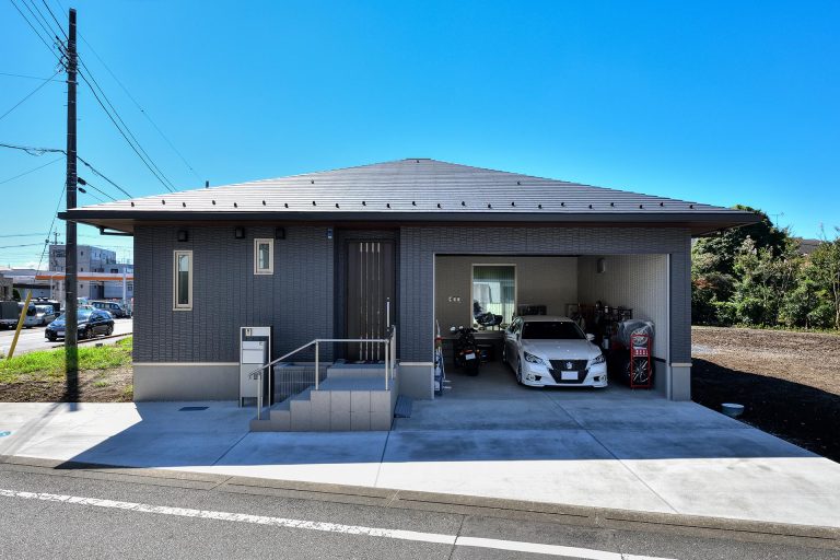 愛車が暮らしの中心にある理想通りの平屋生活