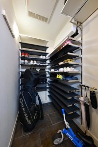 Entrance closet